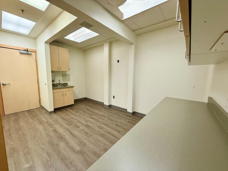 More Photos Of 2239 NE Doctors Dr, Bend Medical For Lease