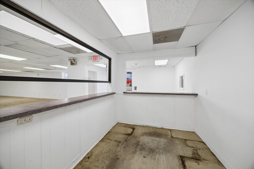 More Photos Of 1122 Preston Ave, Pasadena Flex For Sale