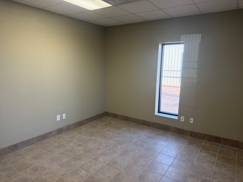 More Photos Of 4200 County Road 72 rd, Midland Warehouse For Lease