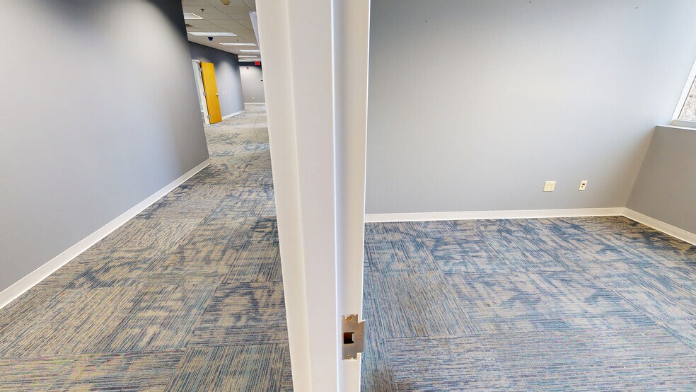More Photos Of 5506 Walsh Ln, Rogers Office For Lease