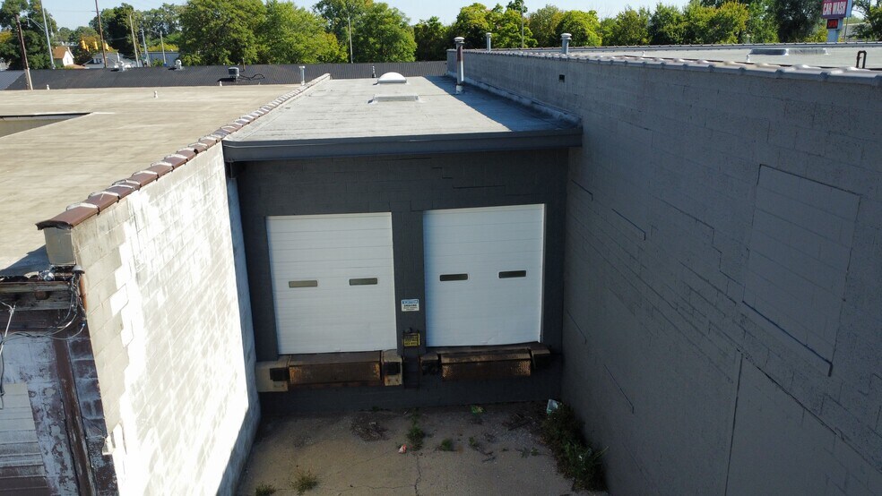 More Photos Of 1121 River St, Lansing Distribution For Lease