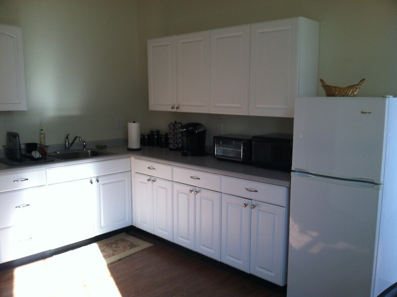 More Photos Of 30 Bridge St, New Milford Storefront Retail Office For Lease