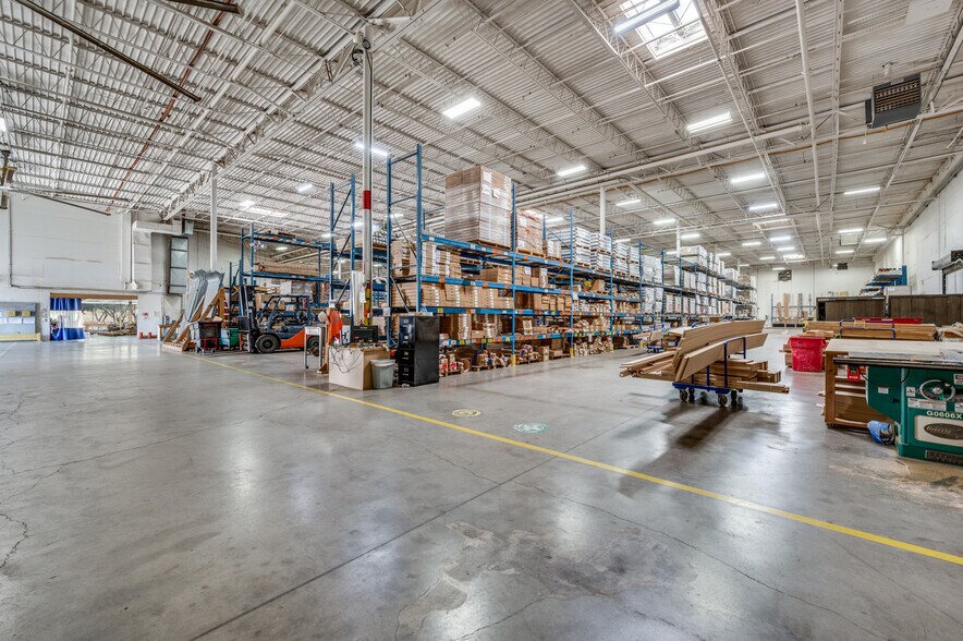 More Photos Of 1615 Diplomat Dr, Carrollton Warehouse For Lease