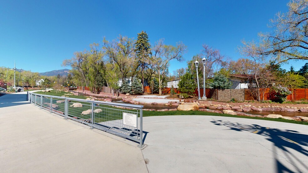 More Photos Of 100 E Cheyenne Rd, Colorado Springs Storefront For Lease