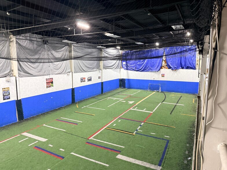 More Photos Of 511 Industrial Mile Rd, Columbus Warehouse For Sale