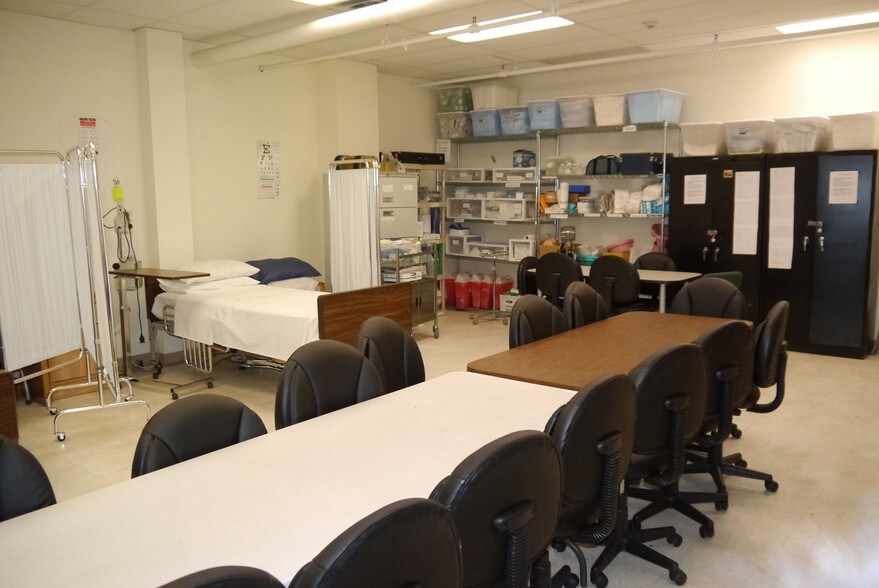 More Photos Of 910 Bergen Ave, Jersey City Office For Lease