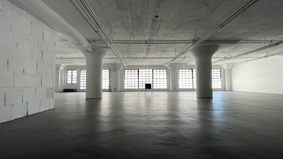 More Photos Of 1114 S Los Angeles St, Los Angeles Warehouse For Lease