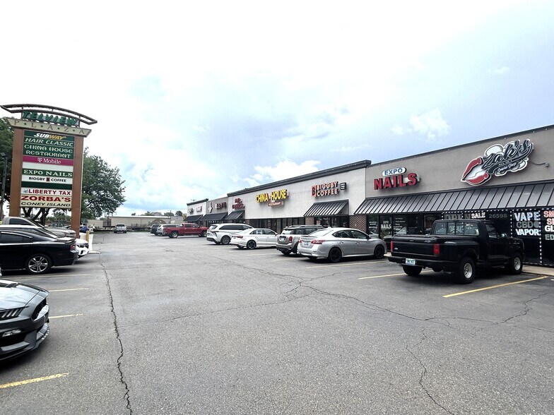 More Photos Of 26582-26678 Telegraph Rd, Flat Rock Freestanding For Lease