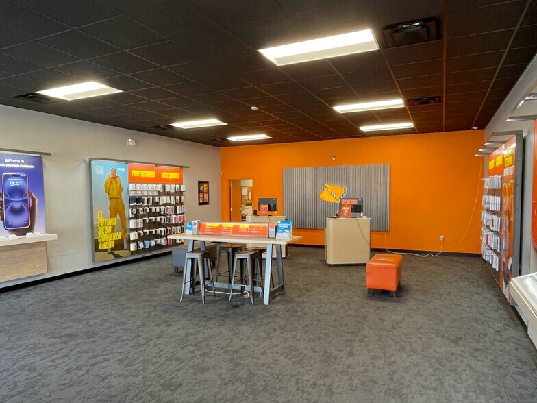 More Photos Of 206 N Zarzamora St, San Antonio Storefront Retail Office For Sale