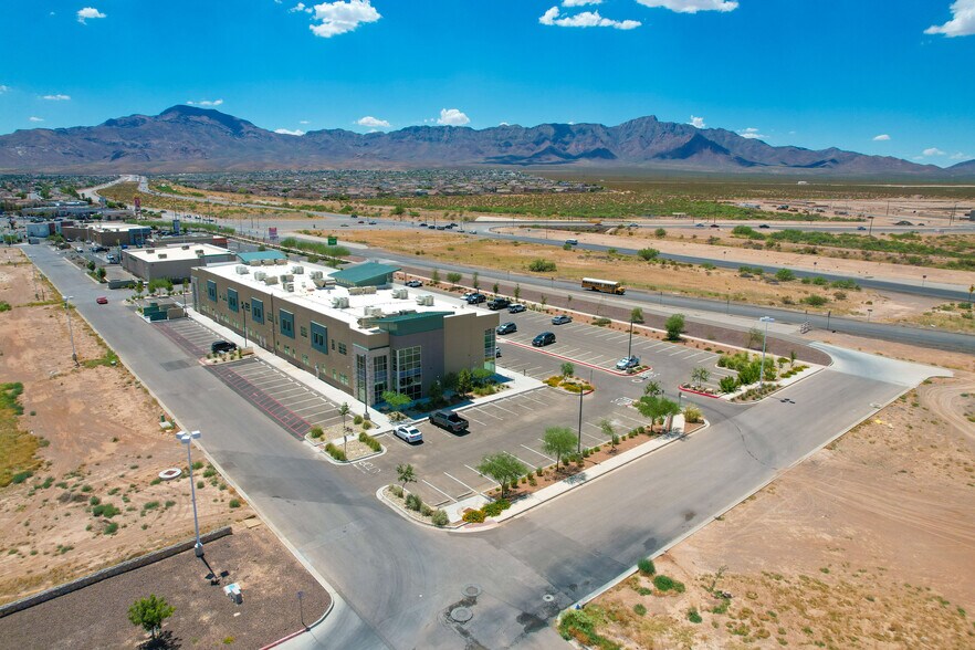 More Photos Of 11450 Gateway N Blvd, El Paso Hospital For Lease