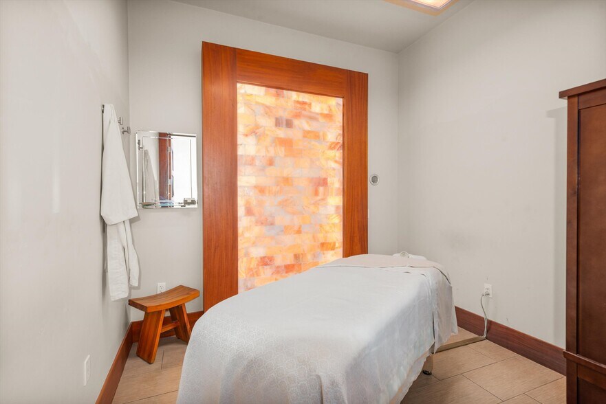 More Photos Of 241 Robinson St, Basalt Storefront For Sale