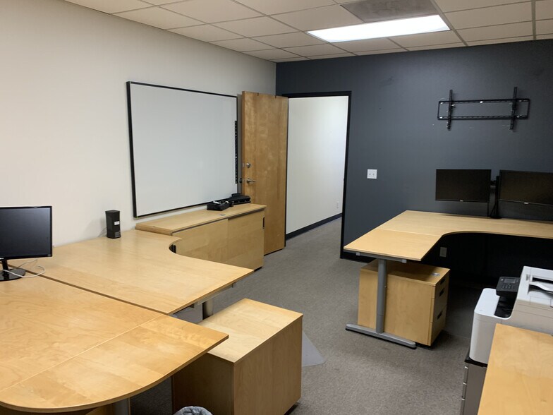 More Photos Of 2570 W 237th St, Torrance Manufacturing For Lease