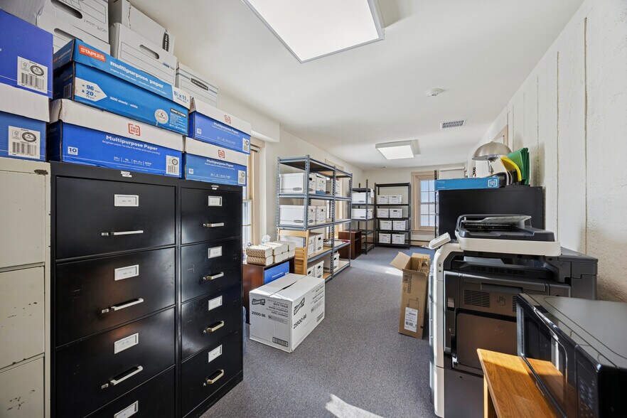 More Photos Of 46 Hilltown Pike, Line Lexington Office For Sale