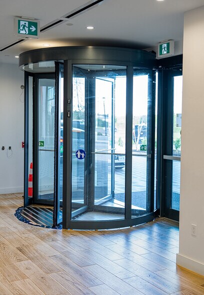 More Photos Of 998 Martin Grove Rd, Toronto Coworking Space