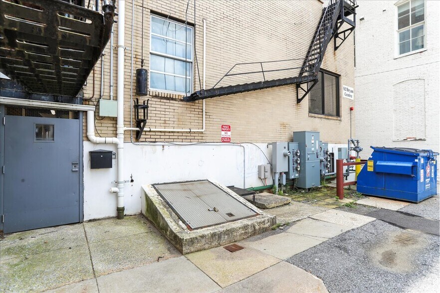 More Photos Of 82 W Washington St, Hagerstown Office For Sale