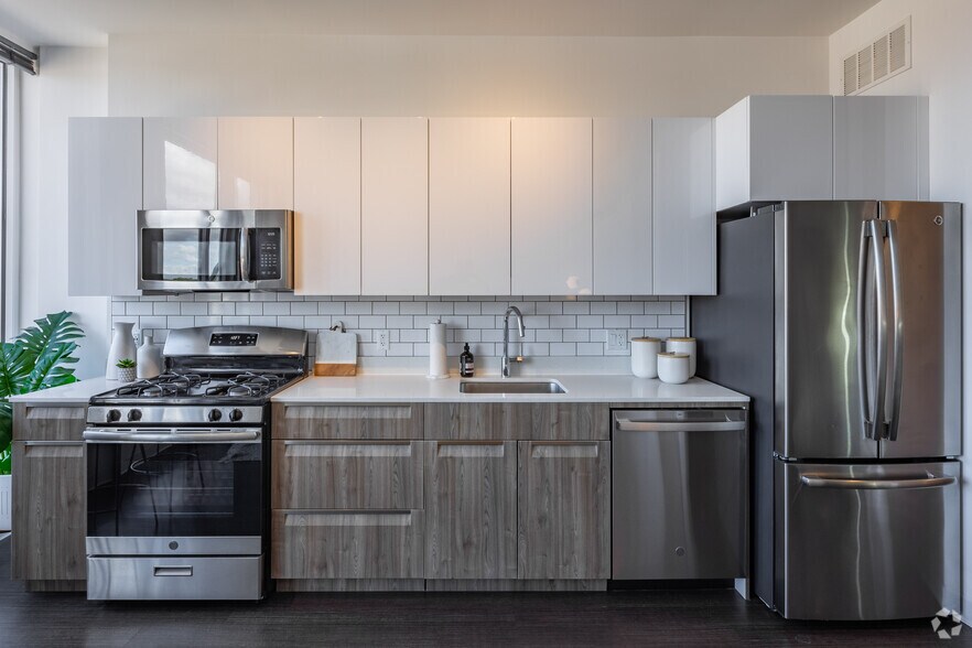 More Photos Of 1980 N Milwaukee Ave, Chicago Apartments For Lease