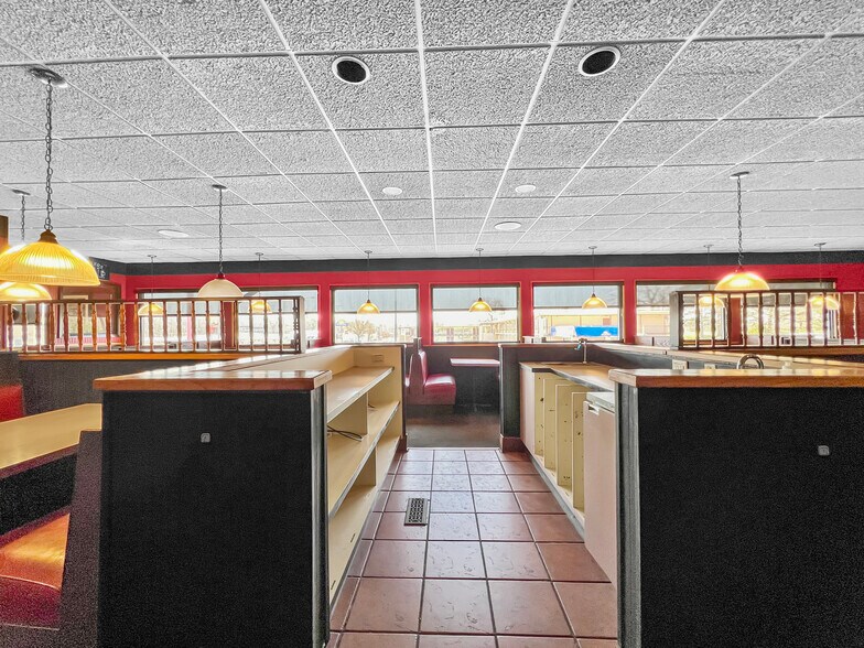 More Photos Of 15371 Highway 13 S, Hurricane Mills Restaurant For Lease