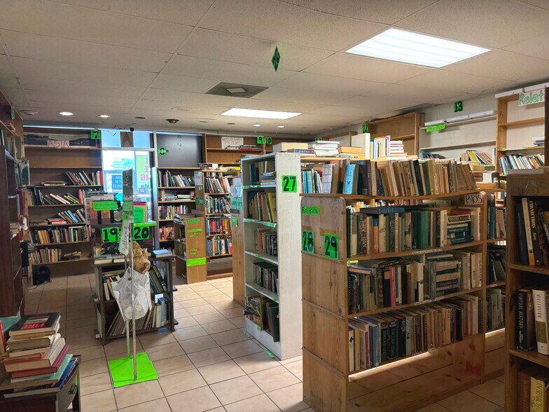 More Photos Of 121 W International Speedway Blvd, Daytona Beach Storefront Retail Office For Sale