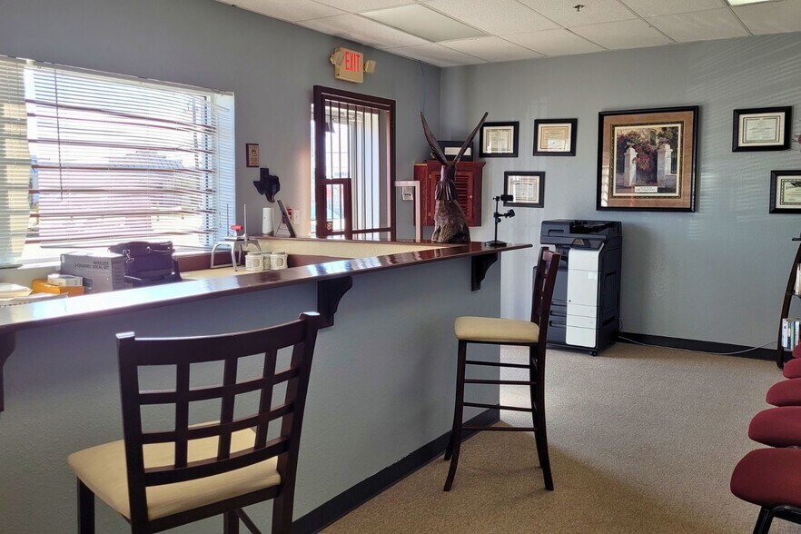 More Photos Of 8988 Glenmont Dr, Houston Light Distribution For Lease
