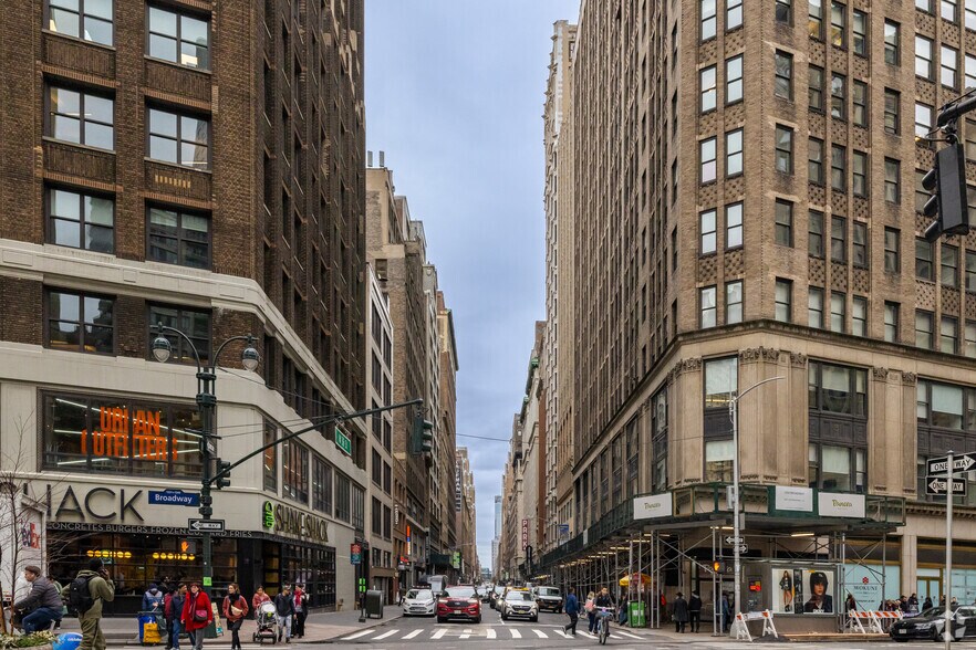More Photos Of 141 W 36th St, New York Office For Lease