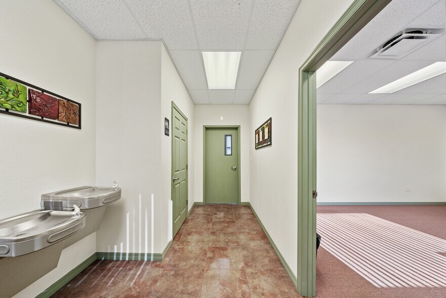 More Photos Of 18820 Sakera Rd, Hudson Warehouse For Lease