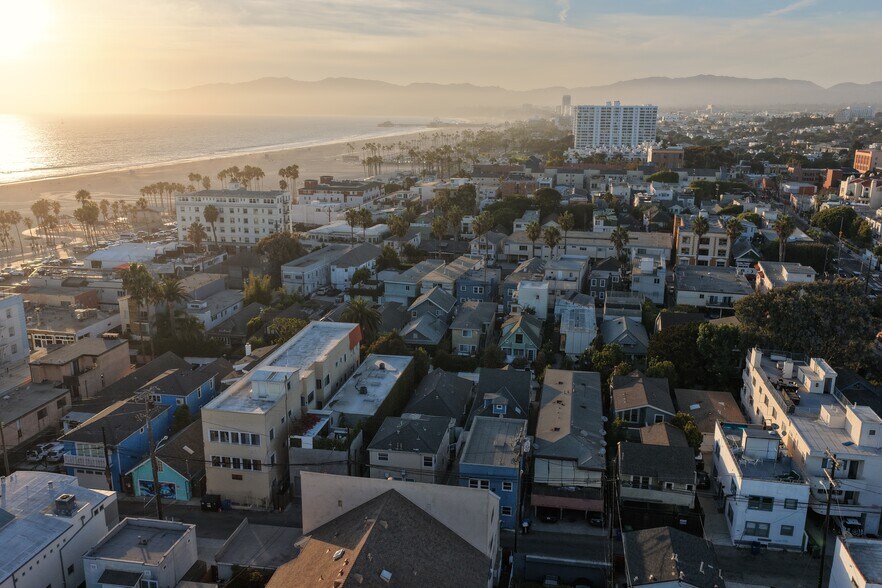 More Photos Of 34 Dudley Ave, Venice Apartments For Sale