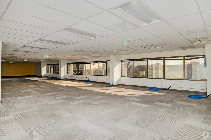 More Photos Of 5757 W Century Blvd, Los Angeles Unknown For Lease