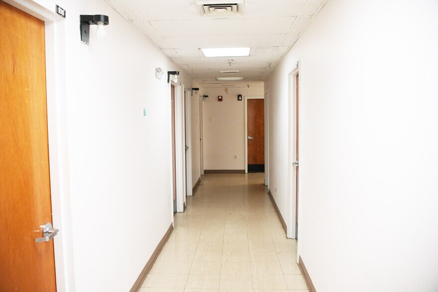 More Photos Of 194 Clinton Ave, Newark Office For Sale