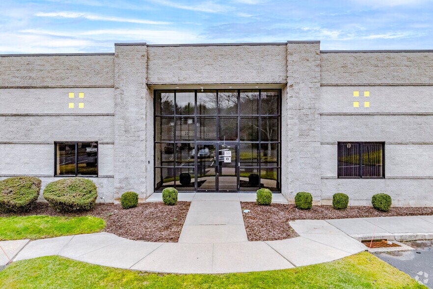 More Photos Of 50 Ivy Brook Rd, Shelton Unknown For Lease