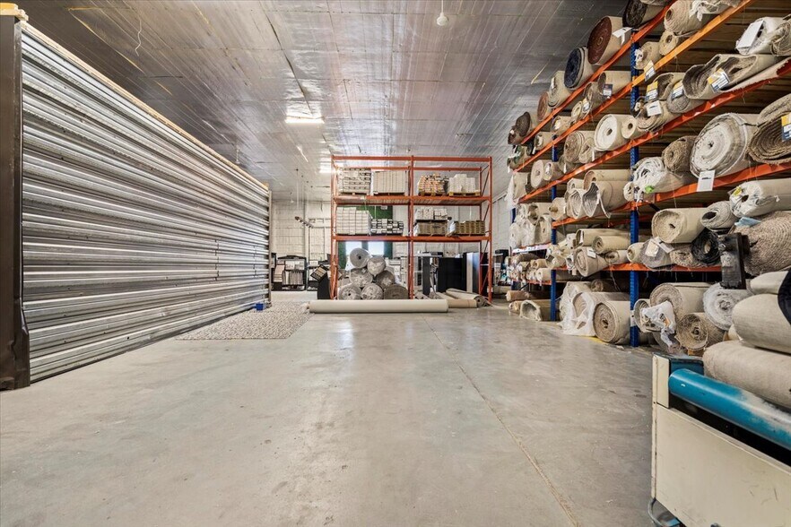 More Photos Of 0000 Orchard Lake, Pontiac Light Manufacturing For Lease