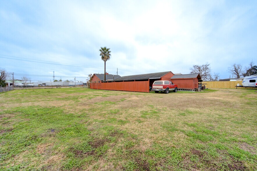 More Photos Of 11217 Todd St, Houston Light Manufacturing For Sale