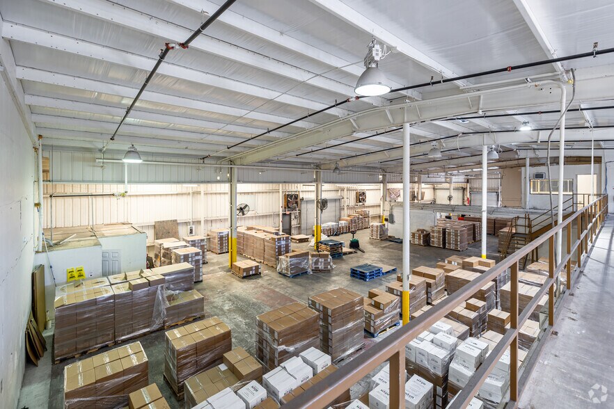 More Photos Of 2221 Corporation Blvd, Naples Light Manufacturing For Sale