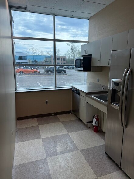 More Photos Of 8235 N Holly Rd, Grand Blanc Office For Lease