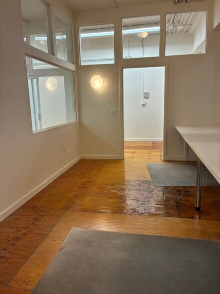 More Photos Of 2141 Mission St, San Francisco Loft Creative Space For Lease
