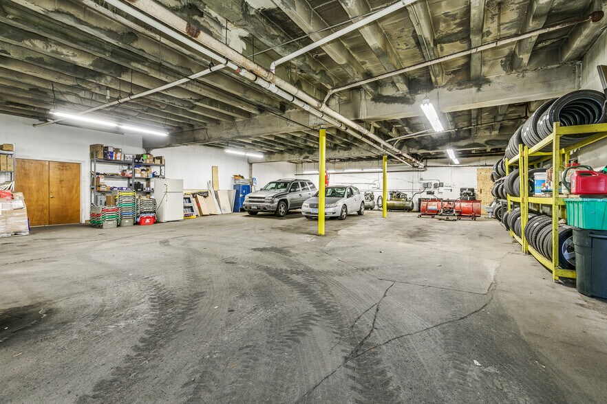 More Photos Of 3610 Lyndale Ave S, Minneapolis Auto Repair For Sale