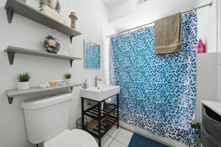 More Photos Of 2038 N Kostner Ave, Chicago Multifamily For Sale