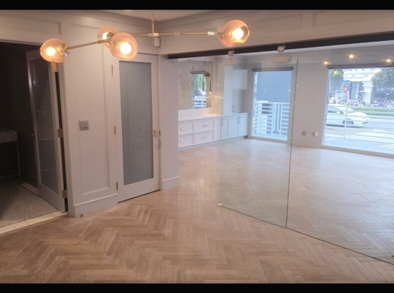 More Photos Of 733 10th St, Santa Monica Storefront Retail Office For Lease