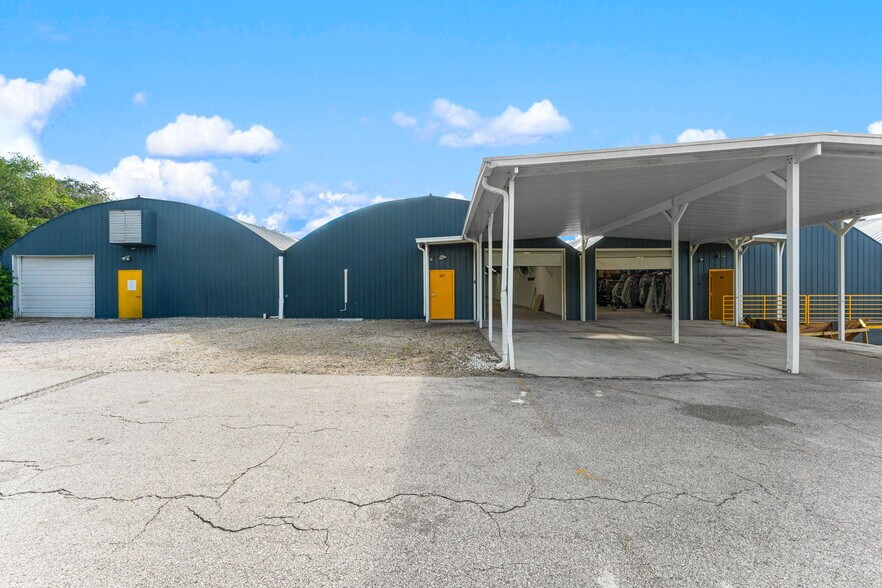 More Photos Of 700 S Hawthorne Ave, Apopka Warehouse For Lease