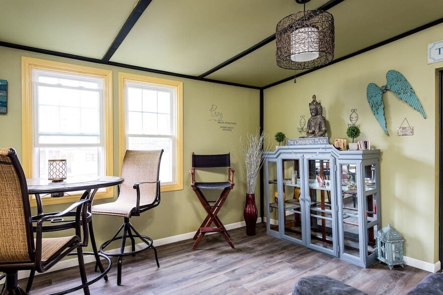 More Photos Of 562 5th Ave, Troy Specialty For Lease