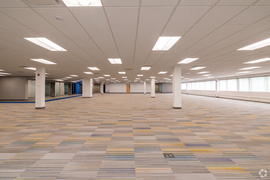 More Photos Of 14 Central Park Dr, Hooksett Medical For Lease