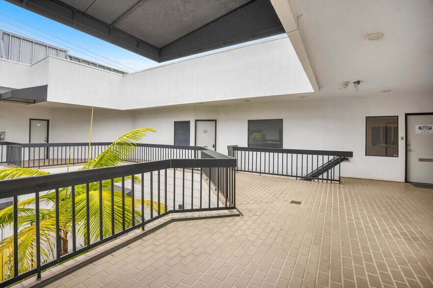 More Photos Of 5353 E 2nd St, Long Beach Storefront Retail Office For Lease