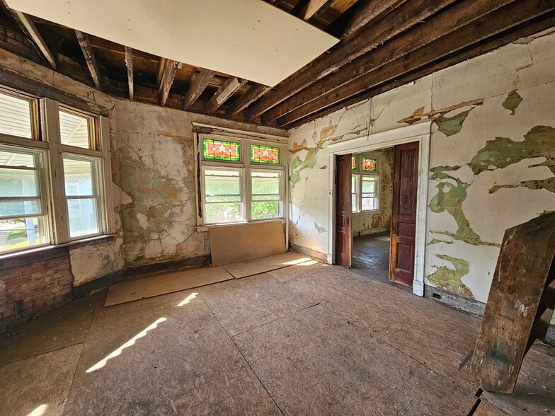 More Photos Of 5700 Highland Ave, Cincinnati Storefront Retail Residential For Sale