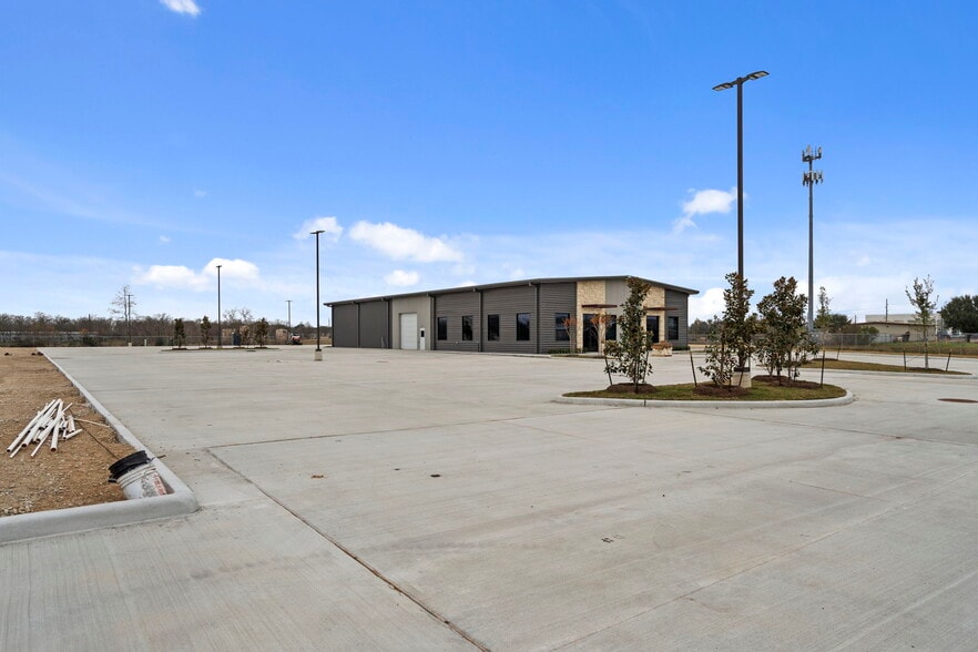 More Photos Of Hwy. 90 and Commerce, Katy Office For Lease