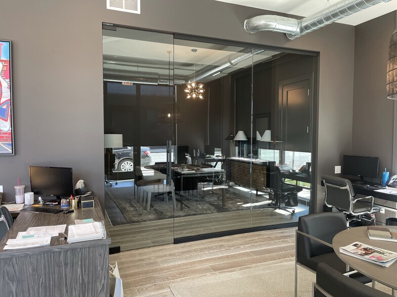 More Photos Of 504 N Hermitage Ave, Chicago Apartments For Lease