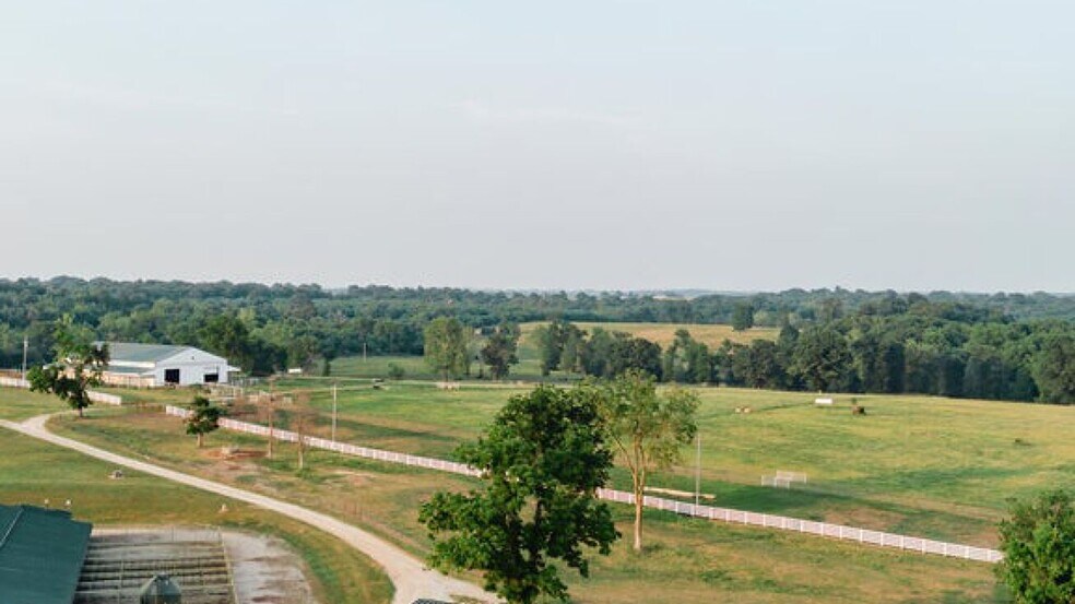 More Photos Of 352 MO-245, Dadeville Horse Stables For Sale