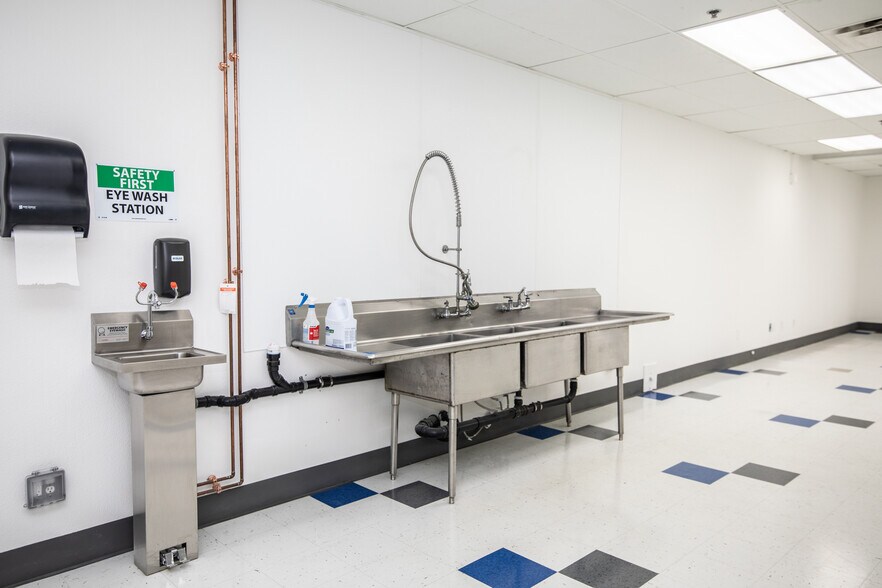 More Photos Of 500 S Arthur Ave, Louisville Service For Sale