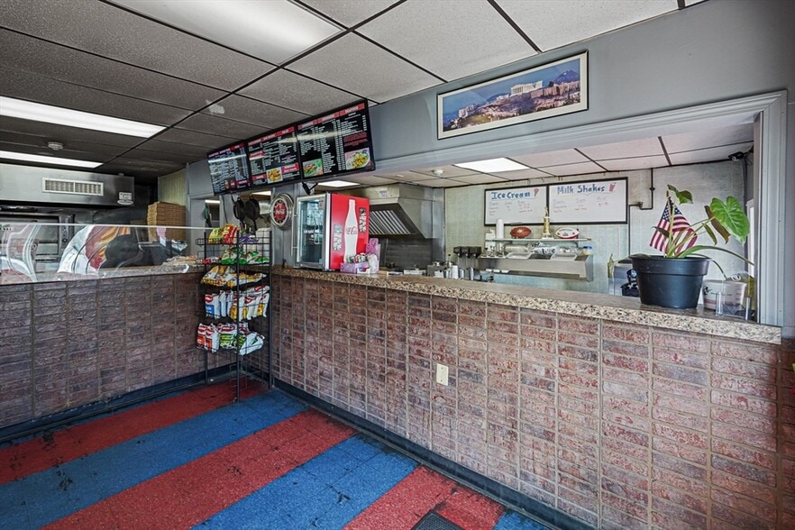 More Photos Of 308 Main St, Oxford Apartments For Sale