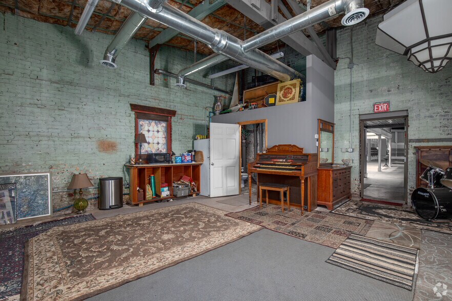 More Photos Of 2200 Glass St, Chattanooga Storefront Retail Residential For Sale