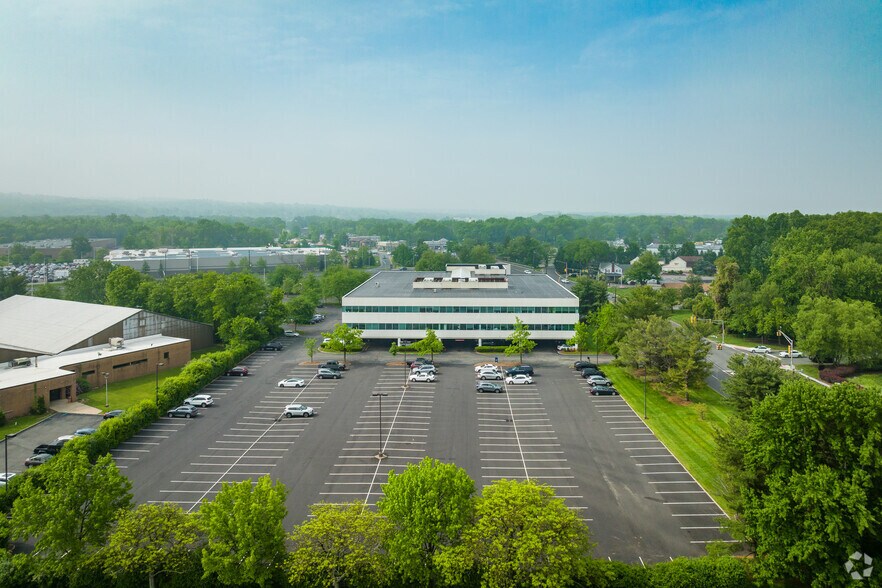 More Photos Of 30 Two Bridges Rd, Fairfield Office For Lease