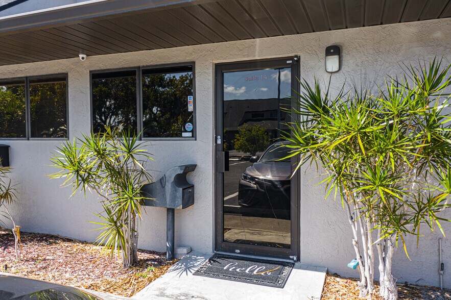 More Photos Of 5235 Ramsey Way, Fort Myers Office For Sale